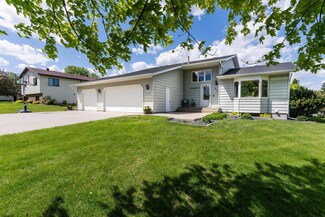 2215 Ridgewood Dr, Fergus Falls, MN 56537