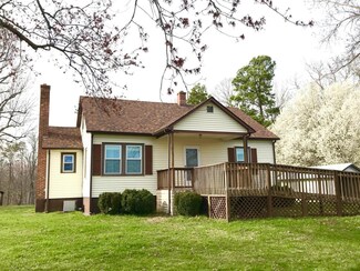 807 Country Club Rd, Hurt, VA 24563
