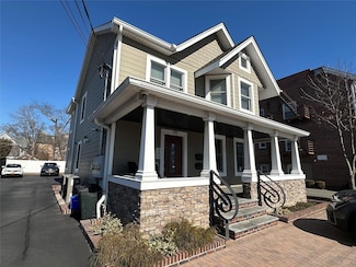 39 Grand Ave Unit 1, Rockville Centre, NY 11570