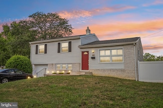 202 W Maiden Ln, Somerdale, NJ 08083