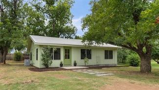400 E Hamilton St, Llano, TX 78643