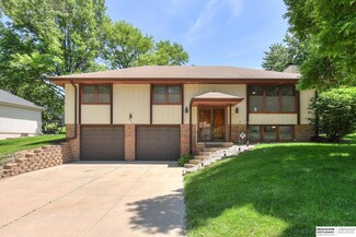 6379 Ponderosa Dr, Omaha, NE 68137
