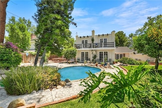 8601 Rudnick Ave, Canoga Park, CA 91304