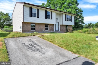 11 Starboard Dr, Taneytown, MD 21787