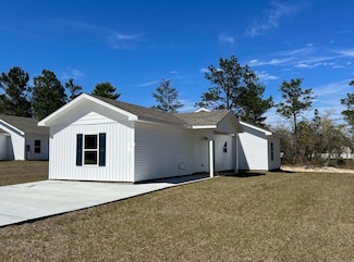 299 E Laurel Ln, Defuniak Springs, FL 32433