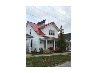 212 High St, Senecaville, OH 43780