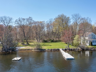 300 Westover Ln, Morris, CT 06763