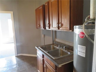 97 4th St, Gretna, LA 70053