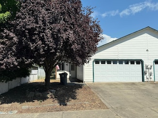 572 Mountain View Dr, Central Point, OR 97502