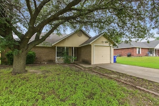 220 Brook Cir, Krum, TX 76249