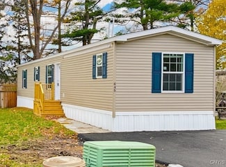 645 Kilkenny Dr, Utica, NY 13502