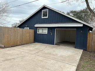402 17th St N, Texas City, TX 77590