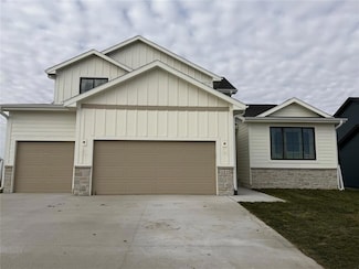 1335 NW Yorktown Dr, Waukee, IA 50263