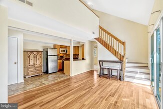 805 Locust St Unit 6, Herndon, VA 20170