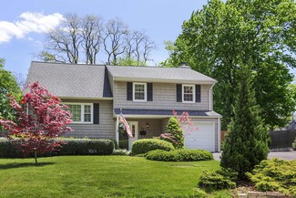 30 Hedge Dr, Oceanport, NJ 07757
