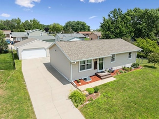 1223 Ingersoll Rd, Waterloo, IA 50701