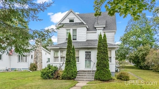 912 Michigan Ave, Gladstone, MI 49837