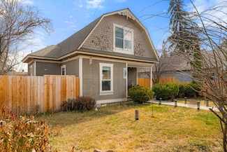 122 SW 10th St, Redmond, OR 97756