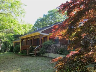 471 Sampsons Mill Rd, Cotuit, MA 02635