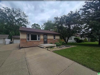 3735 Elmdale Ave, Sioux City, IA 51103