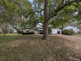 1610 Berkley Ln, Belleville, IL 62226