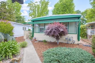 213 Kingsbury Dr, Grants Pass, OR 97526