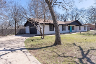 105 Timber Ridge Cir, Burleson, TX 76028