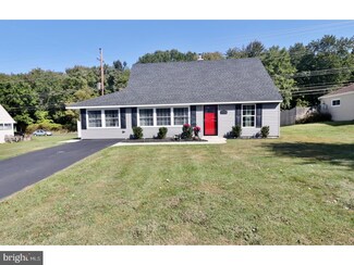 58 Quickset Rd, Levittown, PA 19057