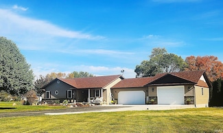 4 Orchard Rd, Loogootee, IN 47553