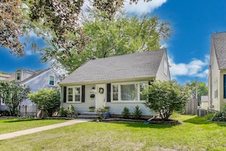 1010 Elm St, Saint Charles, IL 60174
