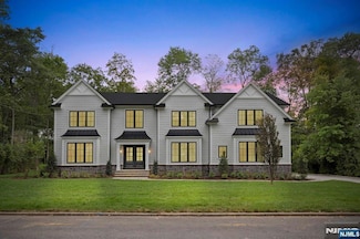 559 Stellman Dr, River Vale, NJ 07675