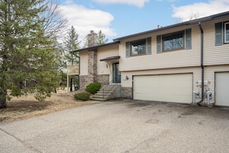 991 Pontiac Ln, Chanhassen, MN 55317