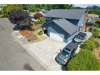 2210 14th Ct, North Bend, OR 97459