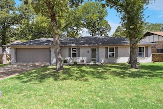7404 Forrest Ln, North Richland Hills, TX 76182