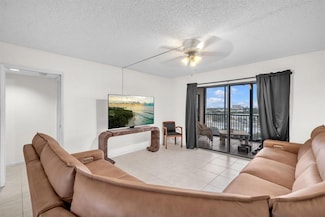 2202 S Cypress Bend Dr Unit 903, Pompano Beach, FL 33069