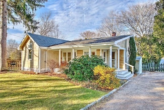 18 Orchard Ave, Barrington, RI 02806