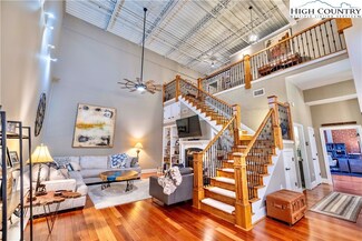 215 S Jefferson Ave Unit 202, West Jefferson, NC 28694