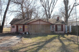1914 1/2 Jamesport St, Saint Joseph, MO 64504
