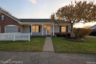 9200 North Dr, Saint Clair Shores, MI 48082