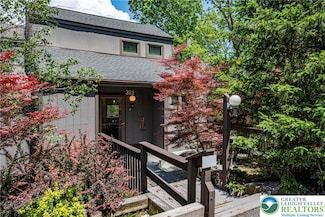 303 Cross Country Ln, Tannersville, PA 18372