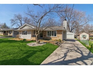 3119 Lawnview Dr, Des Moines, IA 50310