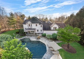 2 Camden Ct, Irvington, NY 10533