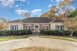 4476 Lochurst Dr, Pfafftown, NC 27040