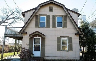 28 E Groveland Ave, Somers Point, NJ 08244