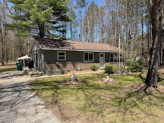 208 Linwood Dr, Prudenville, MI 48651