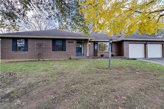 4404 Orangetree Ct, Saint Joseph, MO 64506