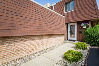 1063 Busse Hwy, Park Ridge, IL 60068