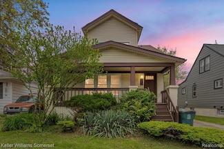 214 Woodsboro Dr, Royal Oak, MI 48067