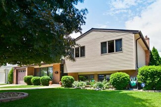 1914 N Verde Dr, Arlington Heights, IL 60004