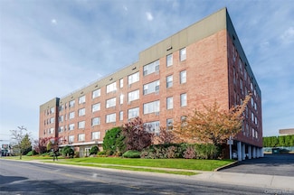 280 Guy Lombardo Ave Unit 2H, Freeport, NY 11520